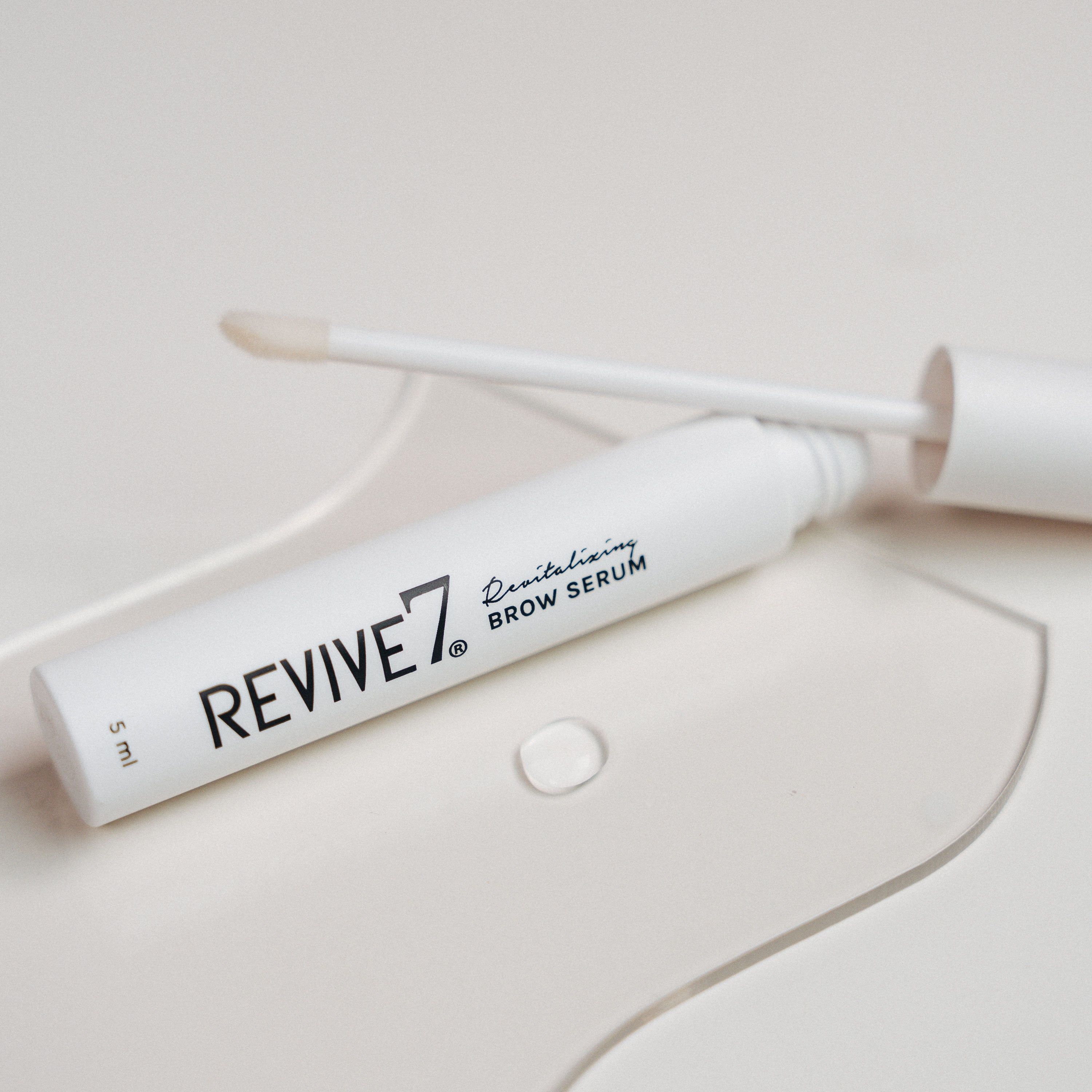 効果抜群！大人気Revive7の眉毛美容液 Revive7 Brow Serum